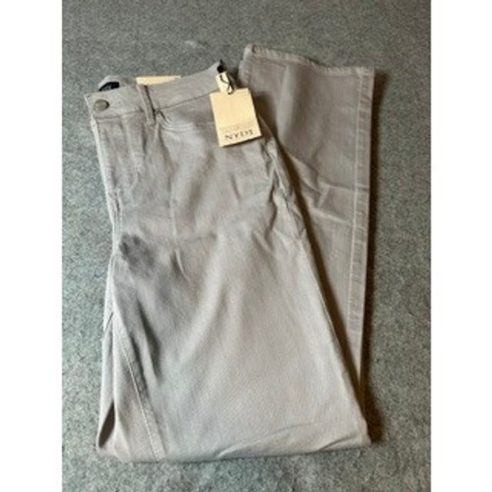 NYDJ Marilyn Straight Leg Jeans Light Grey High Rise Lift Tuck Size 10 NEW